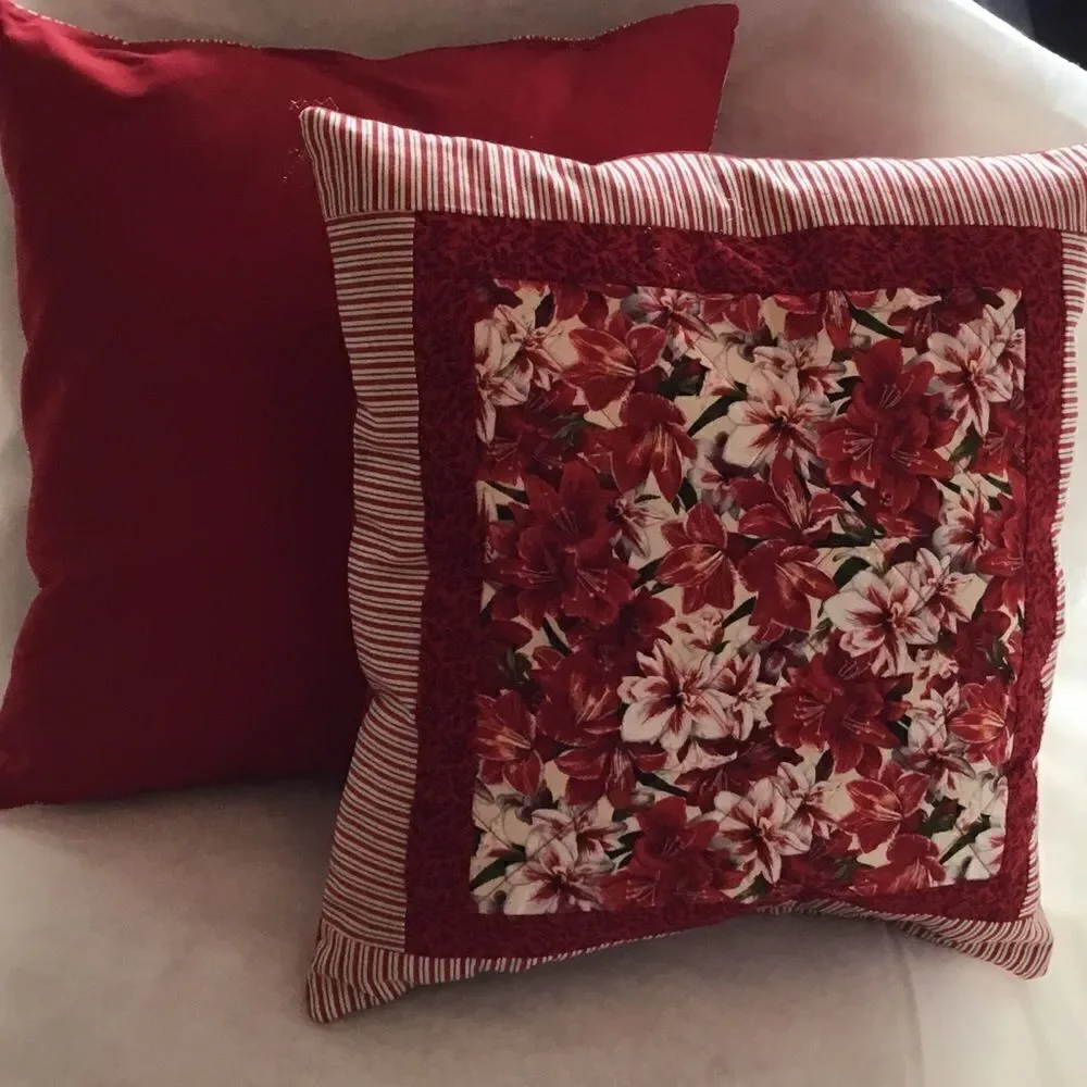 HALF PRICE SALE $23. NWT Hand Crafted Quilted Holiday Amaryllis Pillow Set 2 PC.